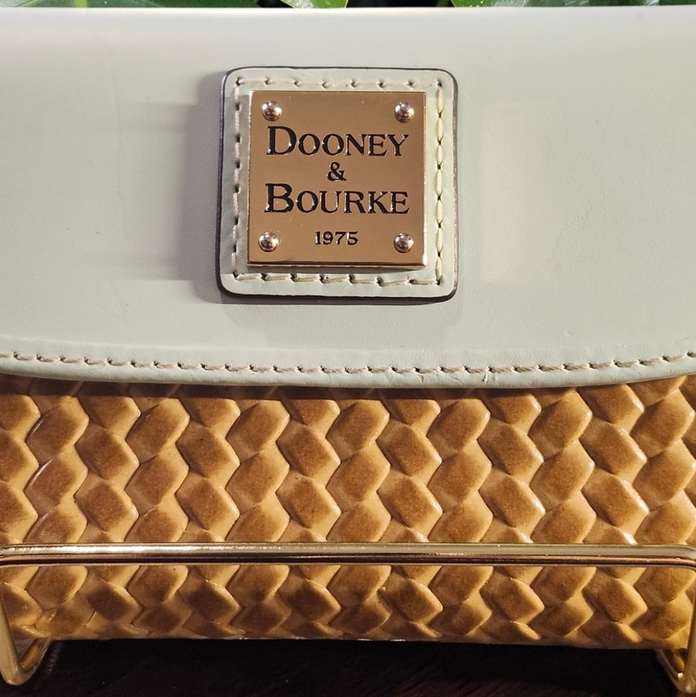 RARE Dooney & Bourke Beacon Woven Continental Wallet EUC - Picture 3 of 6